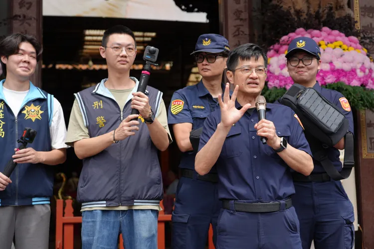 分局添購防攻擊臂盾包包及gopro環景攝影設備。翻攝畫面