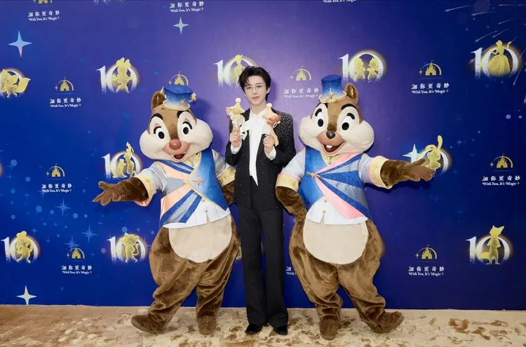 劉宇寧被封為迪士尼王子。翻攝小柚子lyn微博