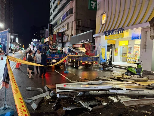 台中公益路招牌掉落漏夜完成排除　市府要求業者限期改善