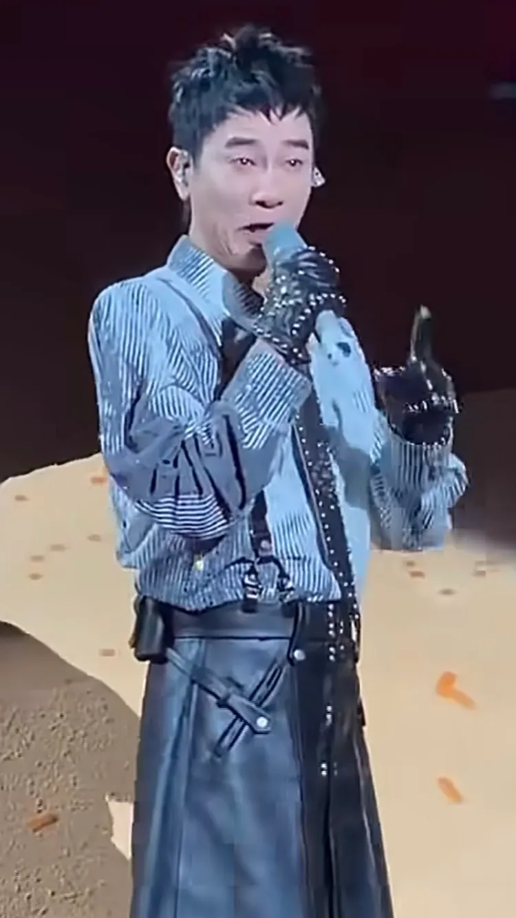 陳小春邊哭邊承諾會改進。翻攝微博