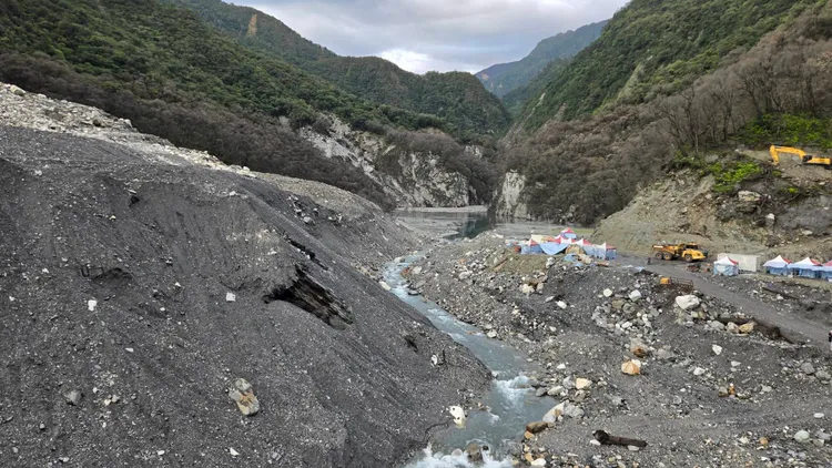 馬太鞍溪堰塞湖施工區土石流。林保署花蓮分署提供