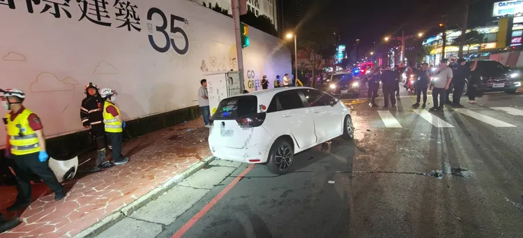 毒駕男子駕駛車輛。桃園市消防局提供