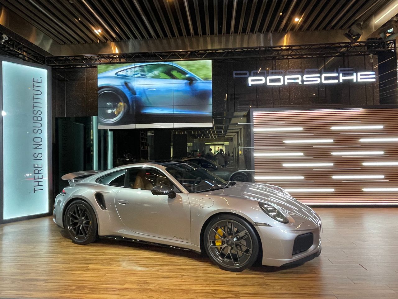 711匹旗艦油電跑車來了 保時捷911 Turbo S售價1445萬元起