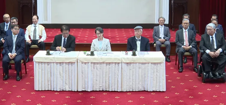 副總統蕭美琴、監察院長被提名人陳永興（右）。翻攝自總統府直播