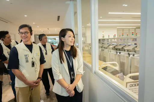 跨縣市施政交流！　高虹安率隊參訪桃園市圖書總館與智慧交通控制中心