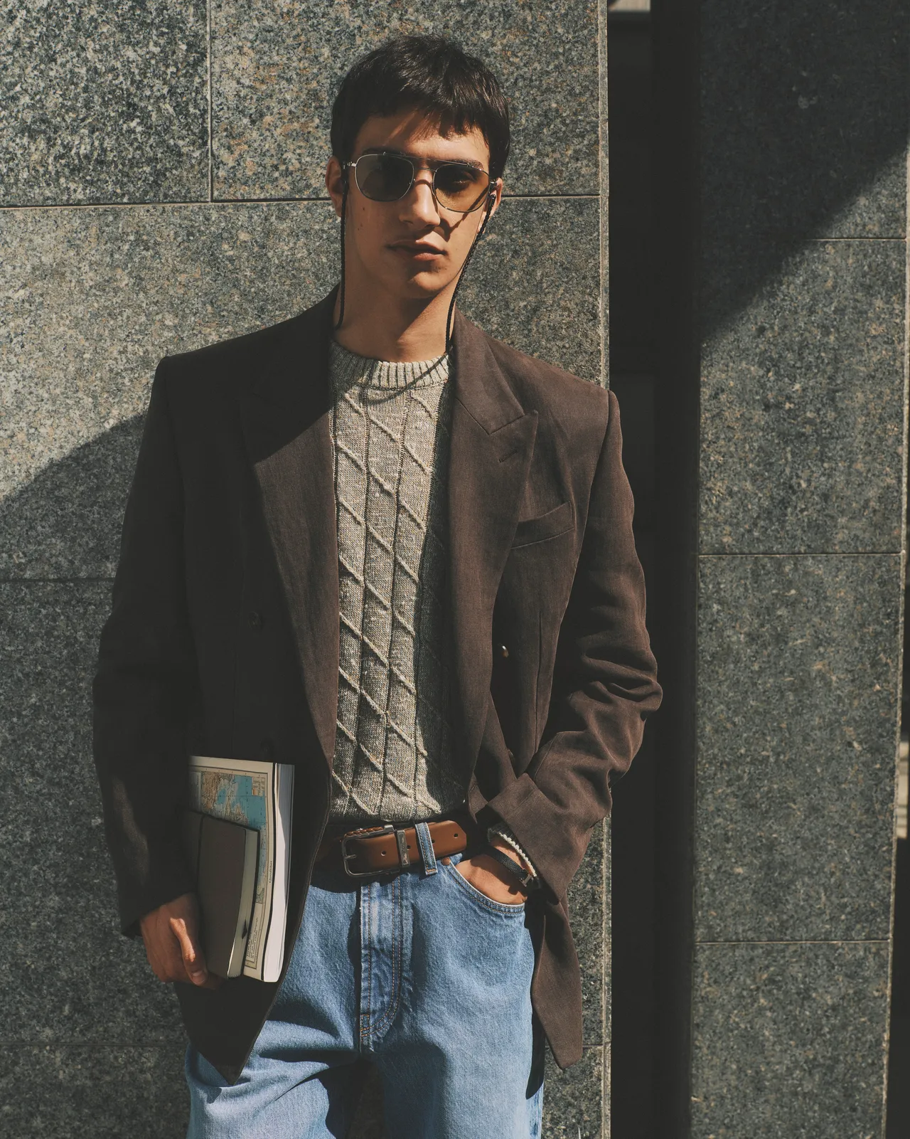 TOD’S 2027春夏男裝系列中的麂皮西裝外套帶來經典義式風格。品牌提供