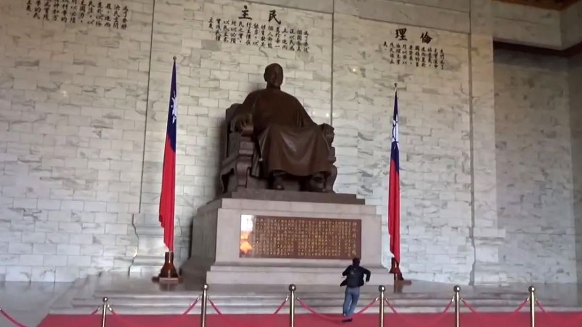 綠委要刪保養費逼中正紀念堂關門 他喊「我出」斥她白癡荒謬