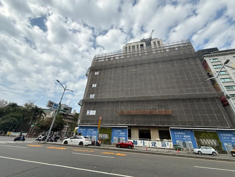 五福成功案具備高雄女中第一排優勢，區段屬亞洲新灣區核心。葉家銘攝