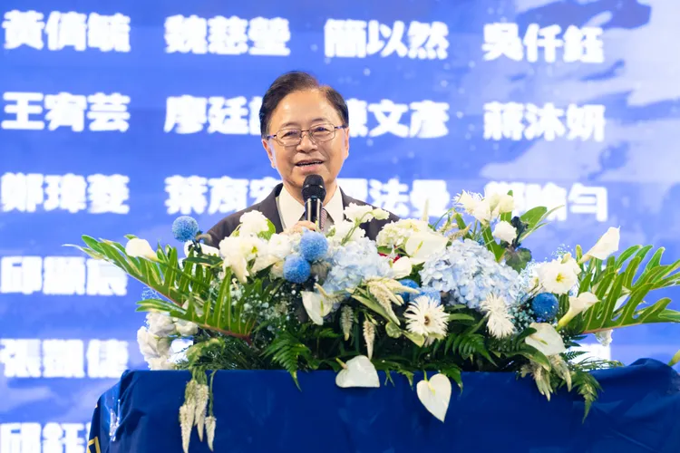 張善政勉學子善用AI迎向未來。桃園市府提供