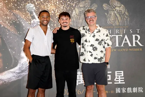 《萬世巨星》演員首來台被國家戲劇院震懾！開嗑水餃、牛肉麵讚美味