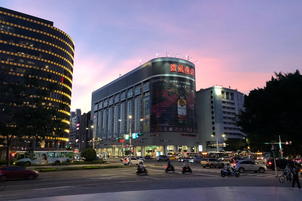 微風南京「6層變4層」　服務台改到地下室！官方回應了