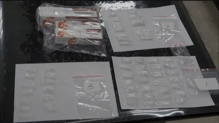 5條藥膏內共藏了55小包安非他命毒品。民眾提供