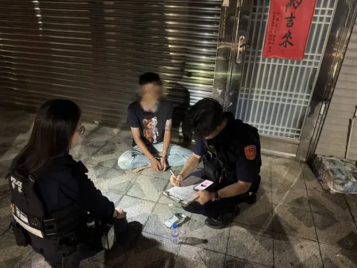 毒駕肇逃連環撞！　自撞民宅柱遭警制伏送辦