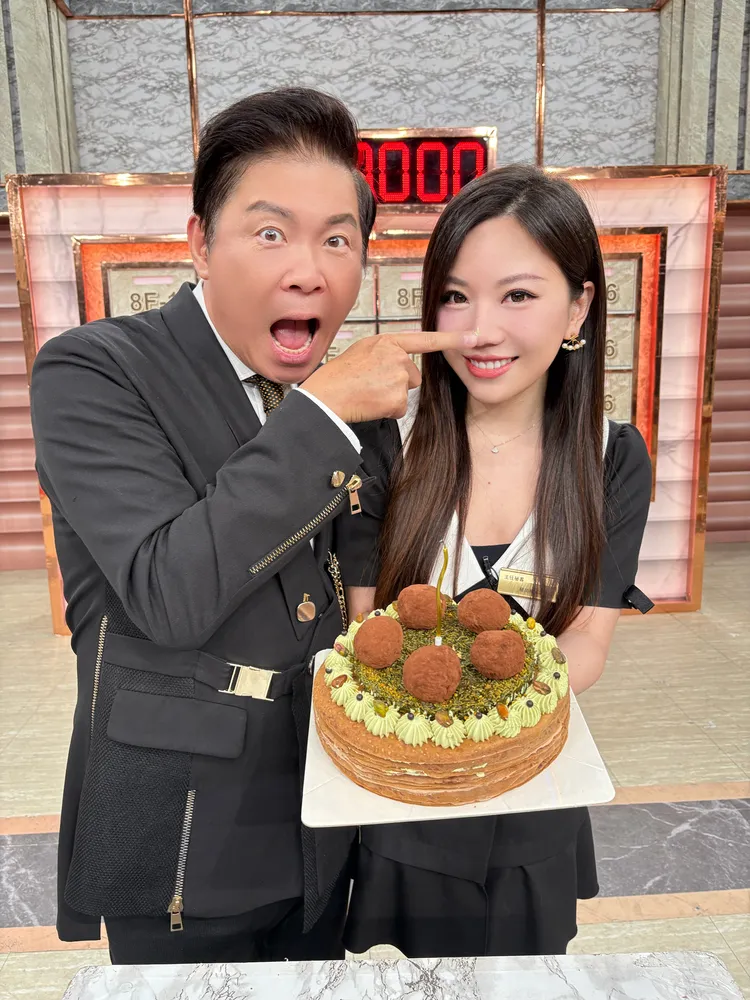 曾國城（左）密謀慶生，蔡尚樺感動險淚崩，反虧他「好會演」。東森綜合台提供