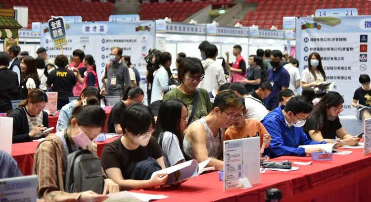 現場釋出超過3500個工作機會，光是AI、半導體及智慧製造供應鏈相關職缺就占4成。雲嘉南分署提供
