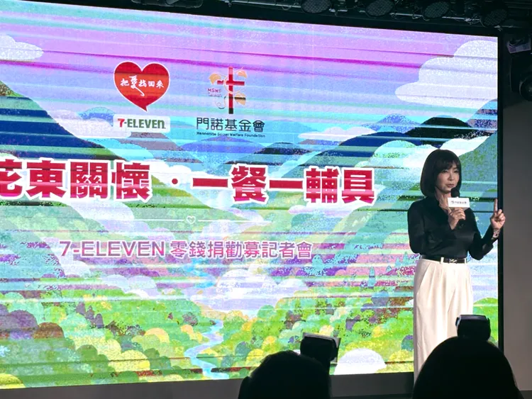 陳美鳳在台上呼籲大家關懷獨居老人。王思穎攝