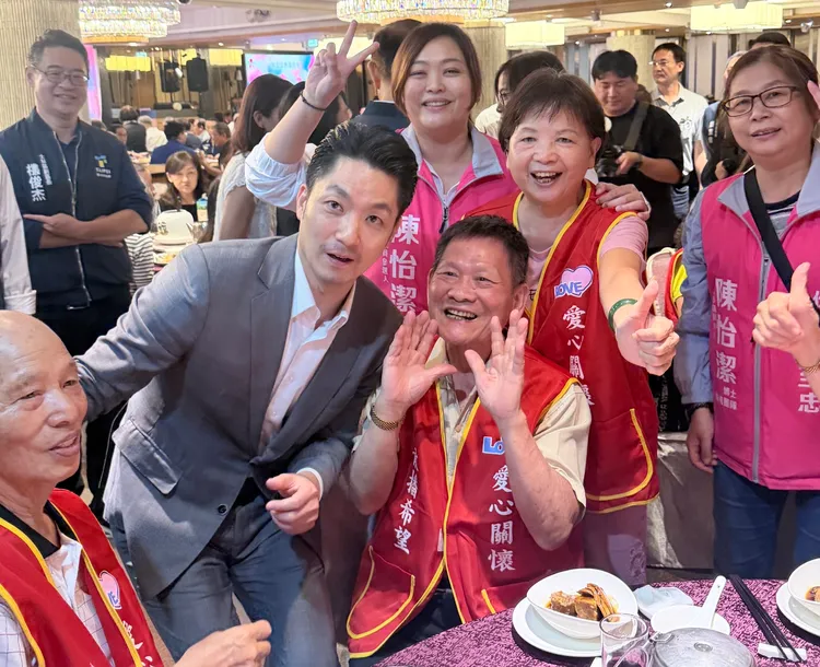 陳安文教基金會成立43周年，台北市長蔣萬安18日晚間出席周年慶活動，向長期投入公益服務的基金會表達祝賀與感謝。讀者提供