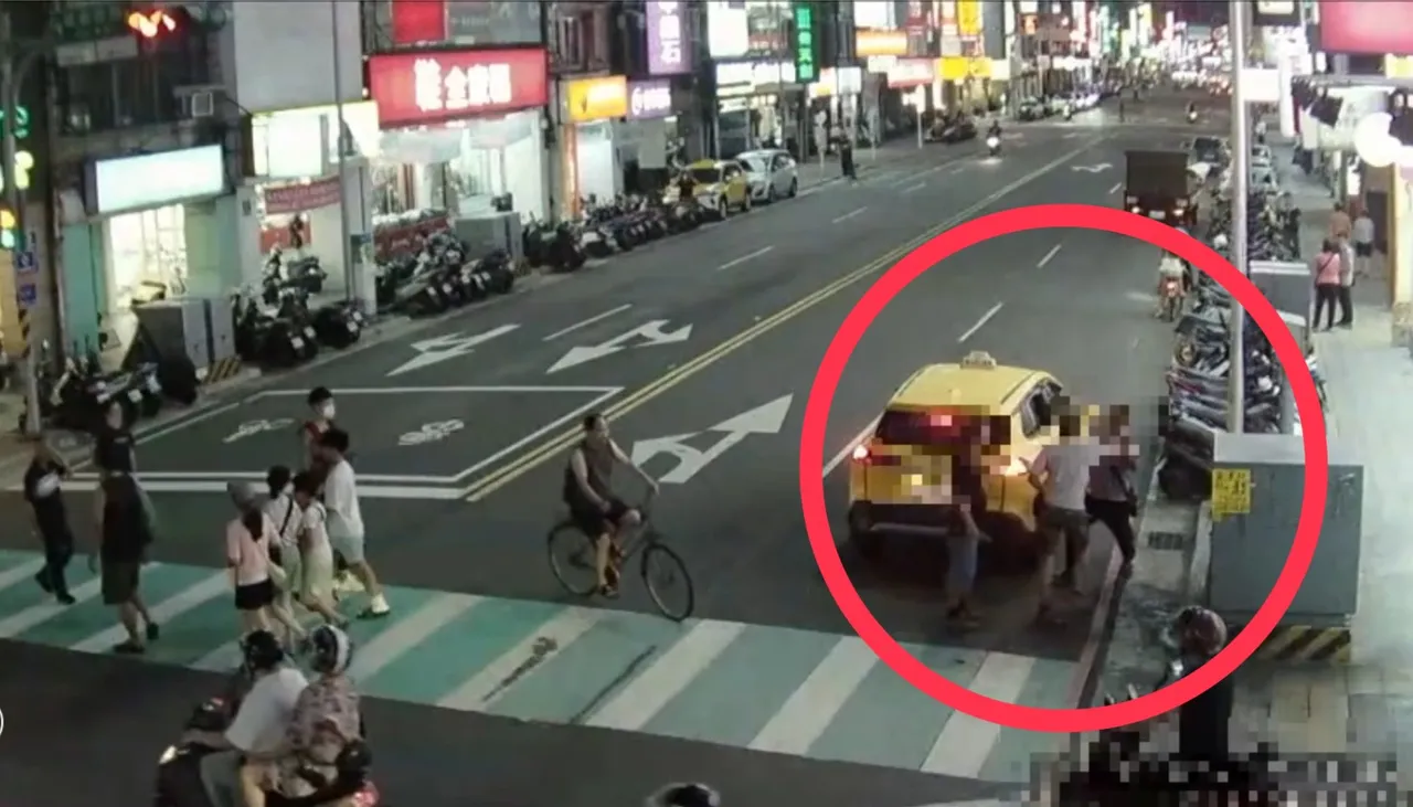「幫付車資」引爆衝突！新北醉男下車秒遭鐵拳圍毆　警KTV逮黑白雙煞　