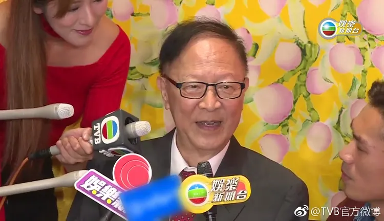 2017年鍾景輝過80大壽，席開60桌，媒體聚集採訪。翻攝TVB官方微博