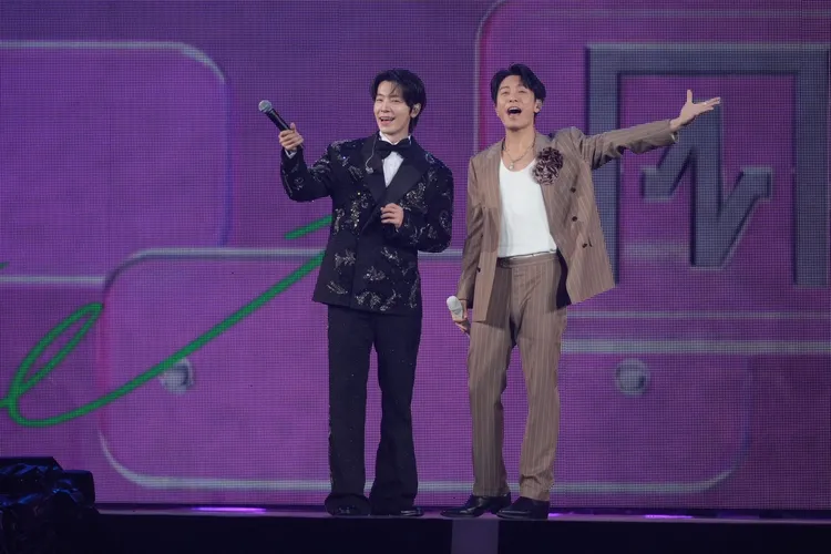 SJ東海（左）與韋禮安演出前僅彩排一次，卻默契十足。彭欣偉攝