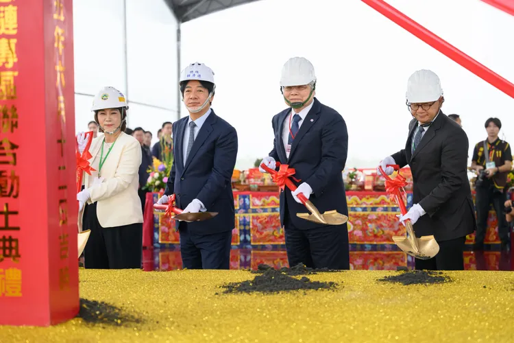 總統賴清德和台積電董事長魏哲家到屏科參加動土典禮。南科管理局提供