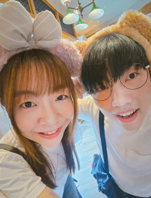 施可瑩與歌手男友陳章棨曾同遊迪士尼放閃。翻攝kaychan.ms IG