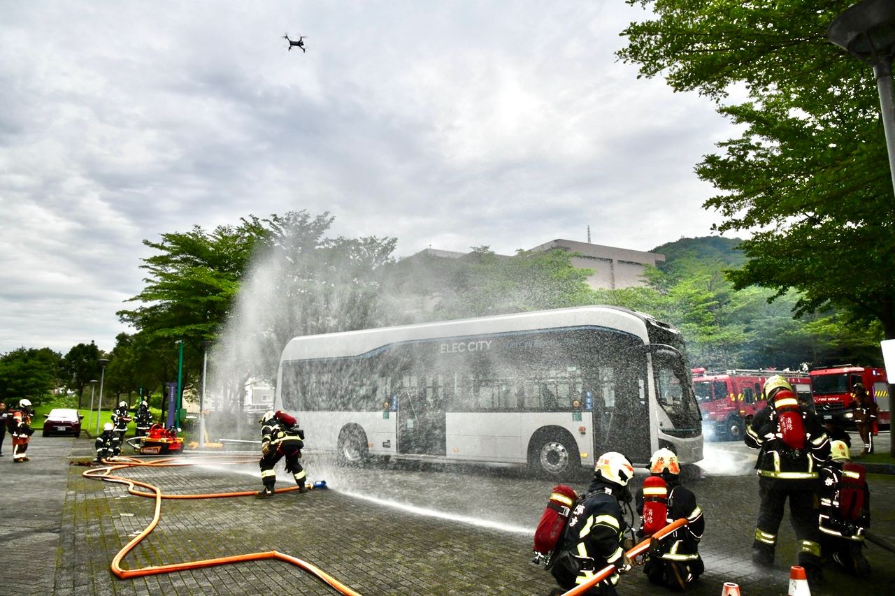 全國首場氫能源巴士消防研習登場 新北超前部署新能源安全
