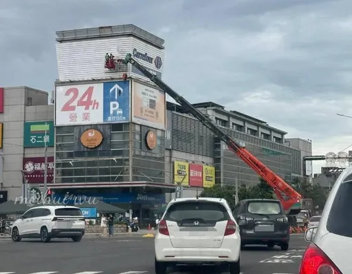 家樂福改名網批難記！全台近300家門市　招牌明天不一定能換