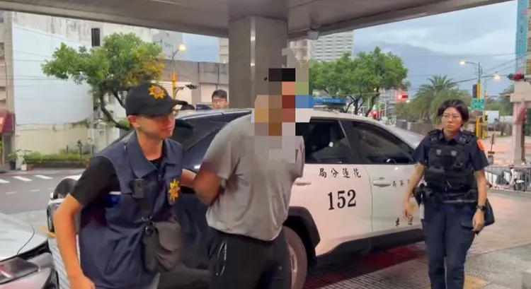 警逮捕涉嫌行兇男子到案。警方提供