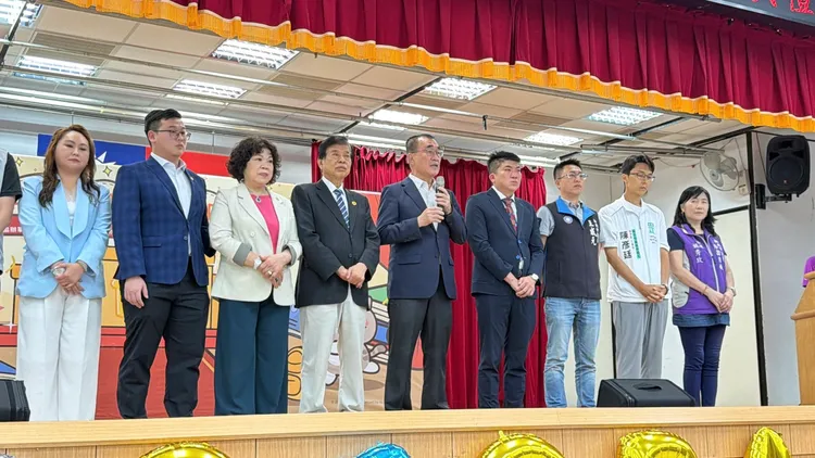 國民黨新北市長參選人李四川上台致詞時，特別讚許獎學金捐贈者楊燦煌董事長全家投入公益不遺餘力，用實際行動照護弱勢，令人由衷敬佩。曾佳俊攝