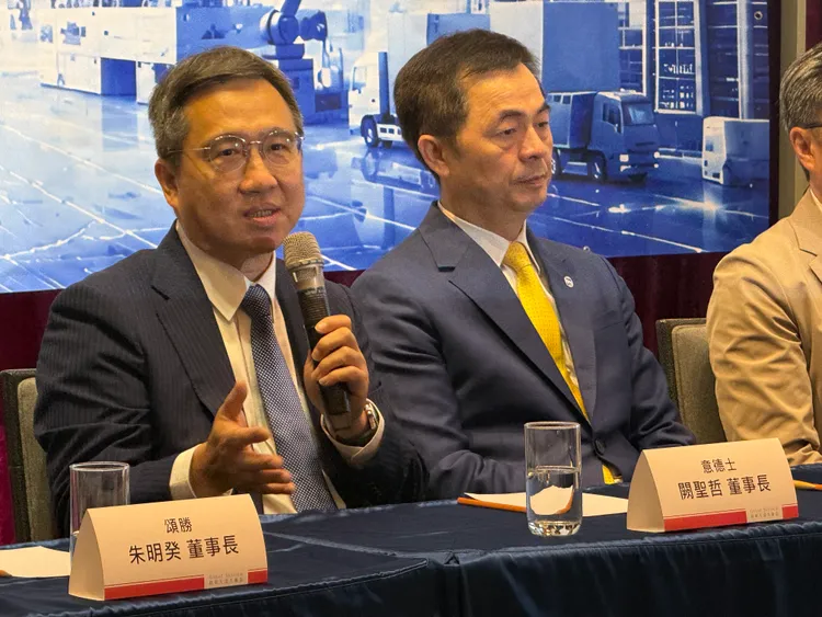 意德士科技（7556）董事長闕聖哲（左）。呂承哲攝