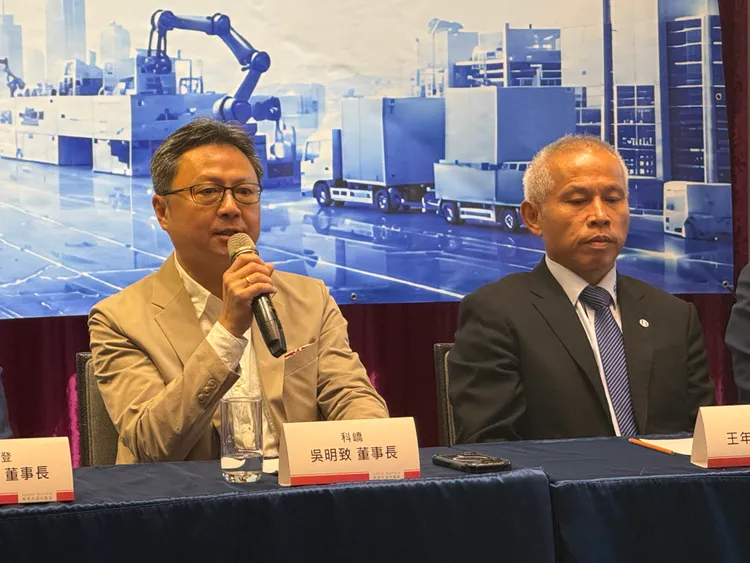 科嶠工業（4542）董事長吳明致（左）。呂承哲攝