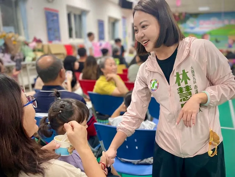 林慧欣是立委邱議瑩助理。翻攝畫面
