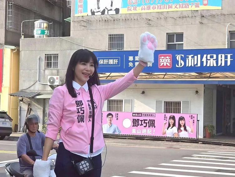 鄧巧佩是立委黃捷服務團隊執行長。翻攝畫面