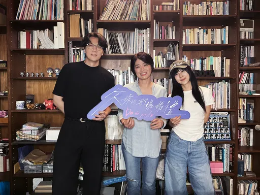 宇宙人廢紙救回催淚神曲！嚴藝文洗澡迸出《欠妳的那場婚禮》名場面