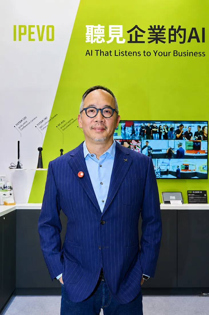 愛比科技COMPUTEX 2026 展示「聽懂企業的 AI」解決方案，協助企業將會議內容轉化為可搜尋、可管理的智慧資產。圖為愛比科技董事長洪裕鈞。愛比科技提供