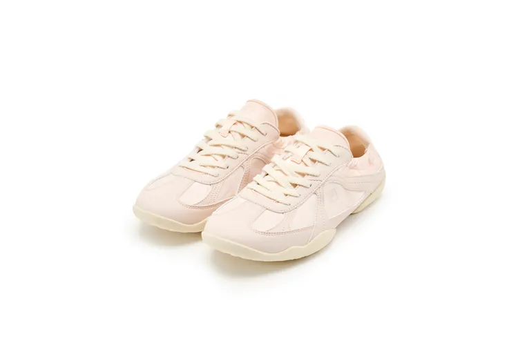 FILA GLIO芭蕾運動鞋（芭蕾粉），2480元。品牌提供