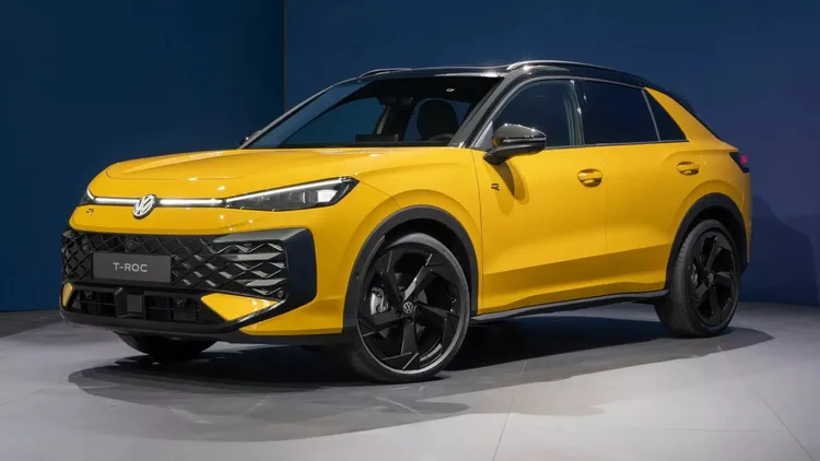 Volkswagen大改款T-Roc外觀取材自ID系列電動車的設計元素，車頭採用無格柵造型，配備貫穿式LED燈條與發光廠徽。原廠照片