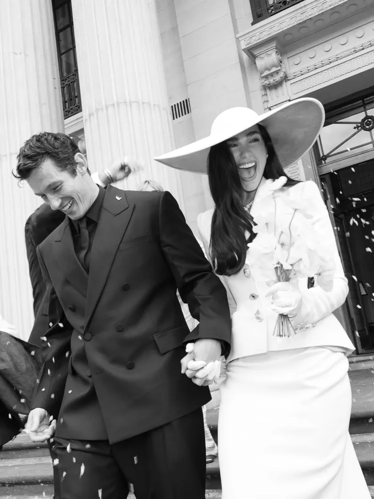 杜娃黎波（右）與新婚老公卡倫透納（左）以西裝作為最時髦的結婚造型。翻攝杜娃黎波IG