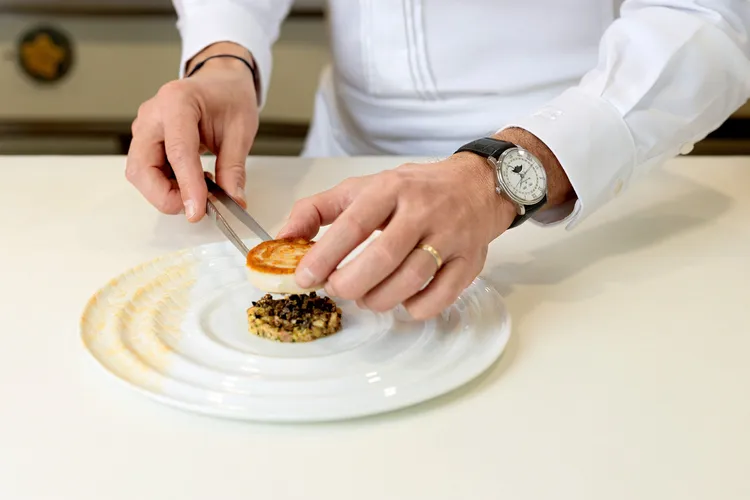 Blancpain認為高級製錶與高級料理共享Art de Vivre「生活藝術」精神，並透過與全球頂尖主廚的長期合作，持續深化品牌與高級餐飲文化的深厚連結。品牌提供