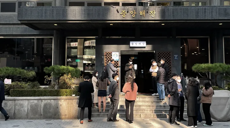 「中央韓鍋酒舍」本店位於韓國三星總部樓下。築間餐飲提供