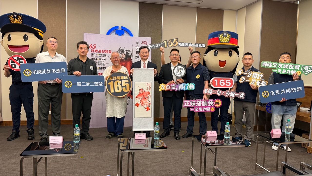 鐵警繪製「驅魔真君」鍾馗扇子、香包 端午至陽「斬詐除騙」