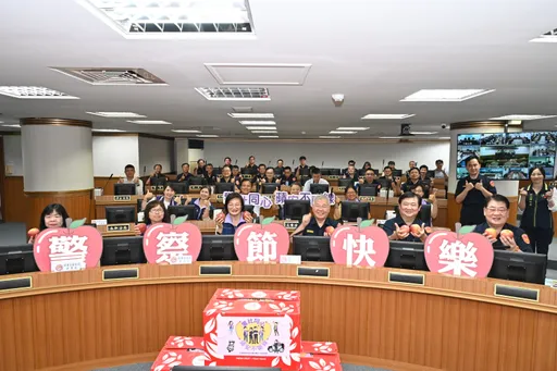 警察節暖心行動！　社會局送上「平安」與感恩卡向基層員警致敬