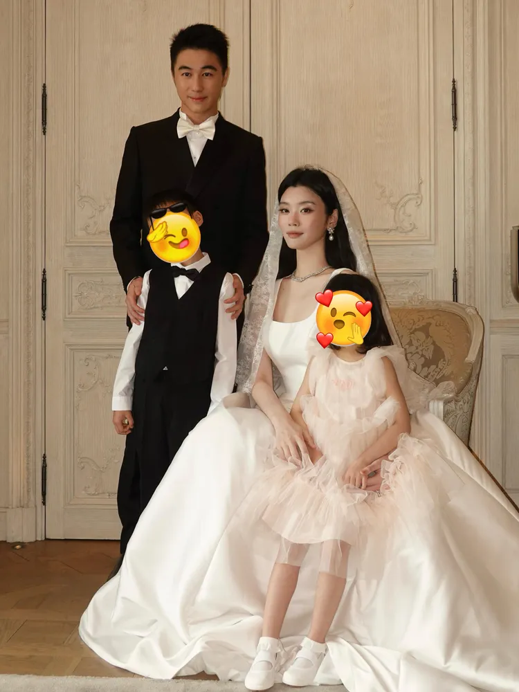 奚夢瑤小紅書另外釋出未公開亮相的婚紗造型。翻攝奚夢瑤小紅書