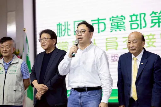 民進黨桃市黨部主委完成交接！黃世杰：準備好翻轉張善政