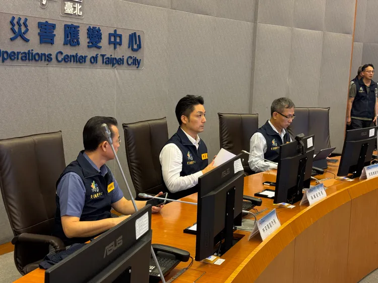 蔣萬安進駐災害應變中心坐鎮。北市府提供