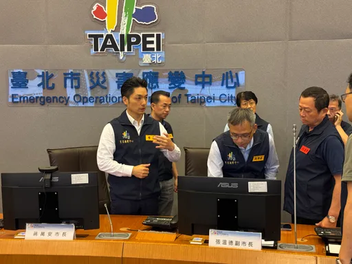 北市升二級開設！豪雨狂炸釀淹水　蔣萬安進駐災害應變中心坐鎮