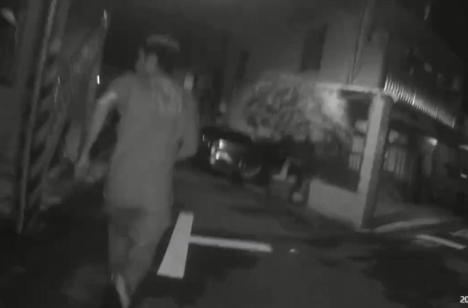毒駕男遭盤查就棄車衝刺狂奔 警追逐壓制起獲毒咖啡包