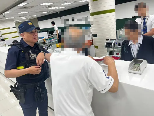 匯給金孫？8旬翁欲匯400餘萬至陌生帳戶　南二警及時破密攔阻