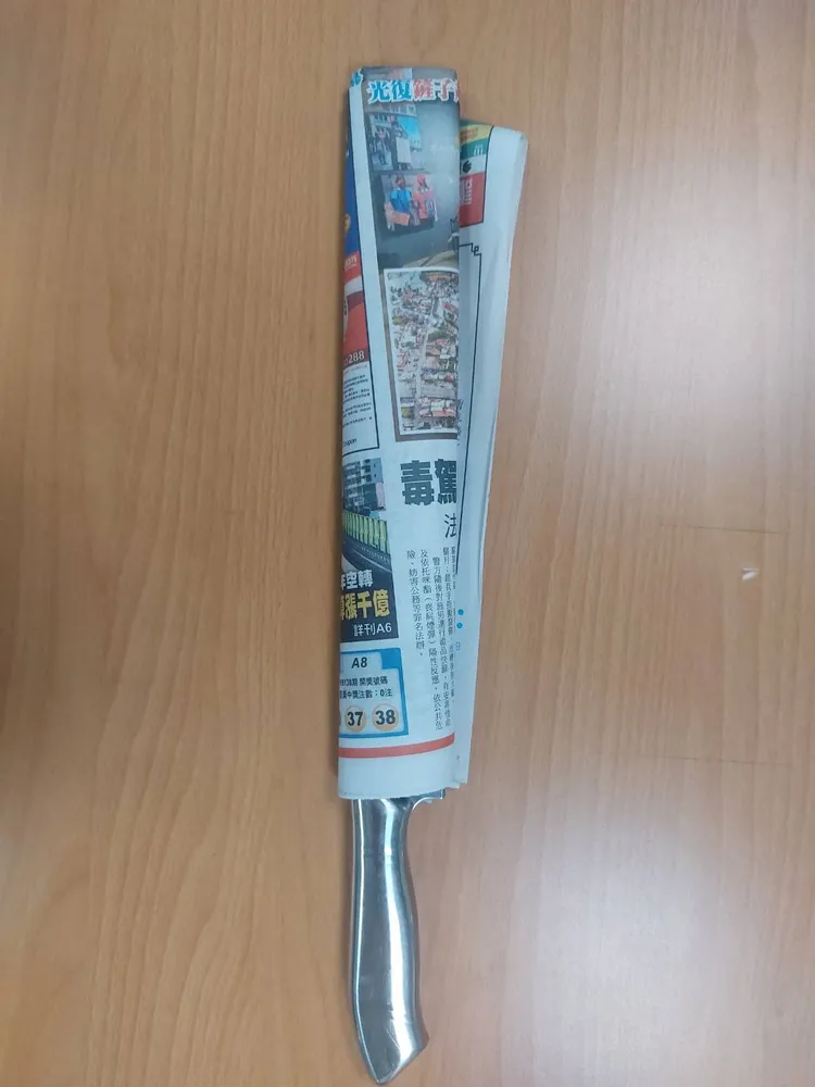 邱男犯案的西瓜刀。翻攝畫面